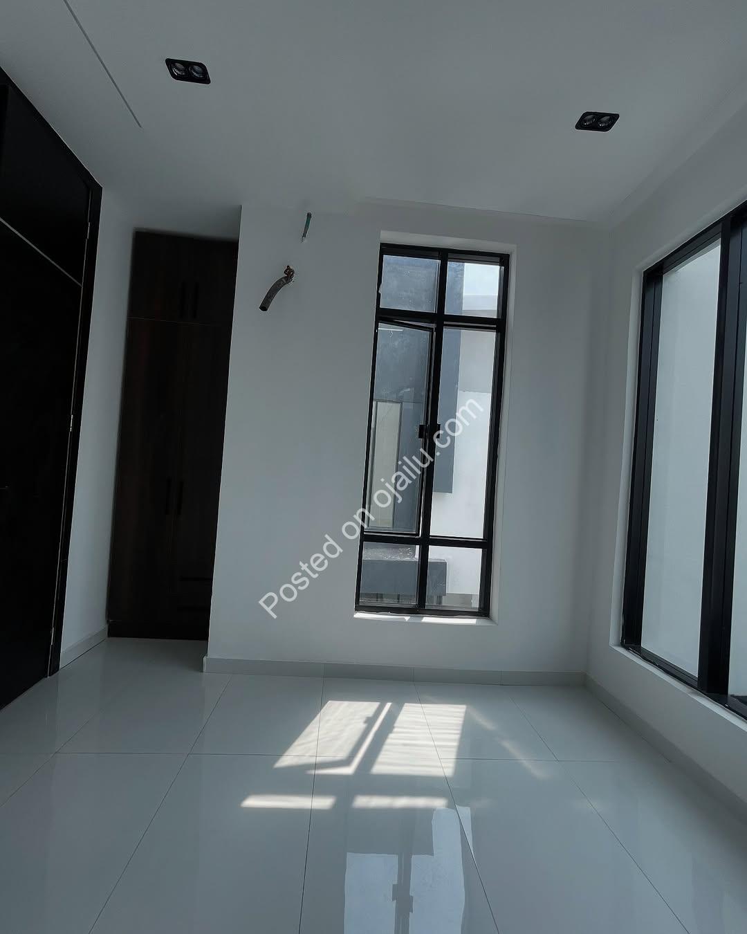 5-Bedroom Haven in Chevron: Luxury Living Awaits