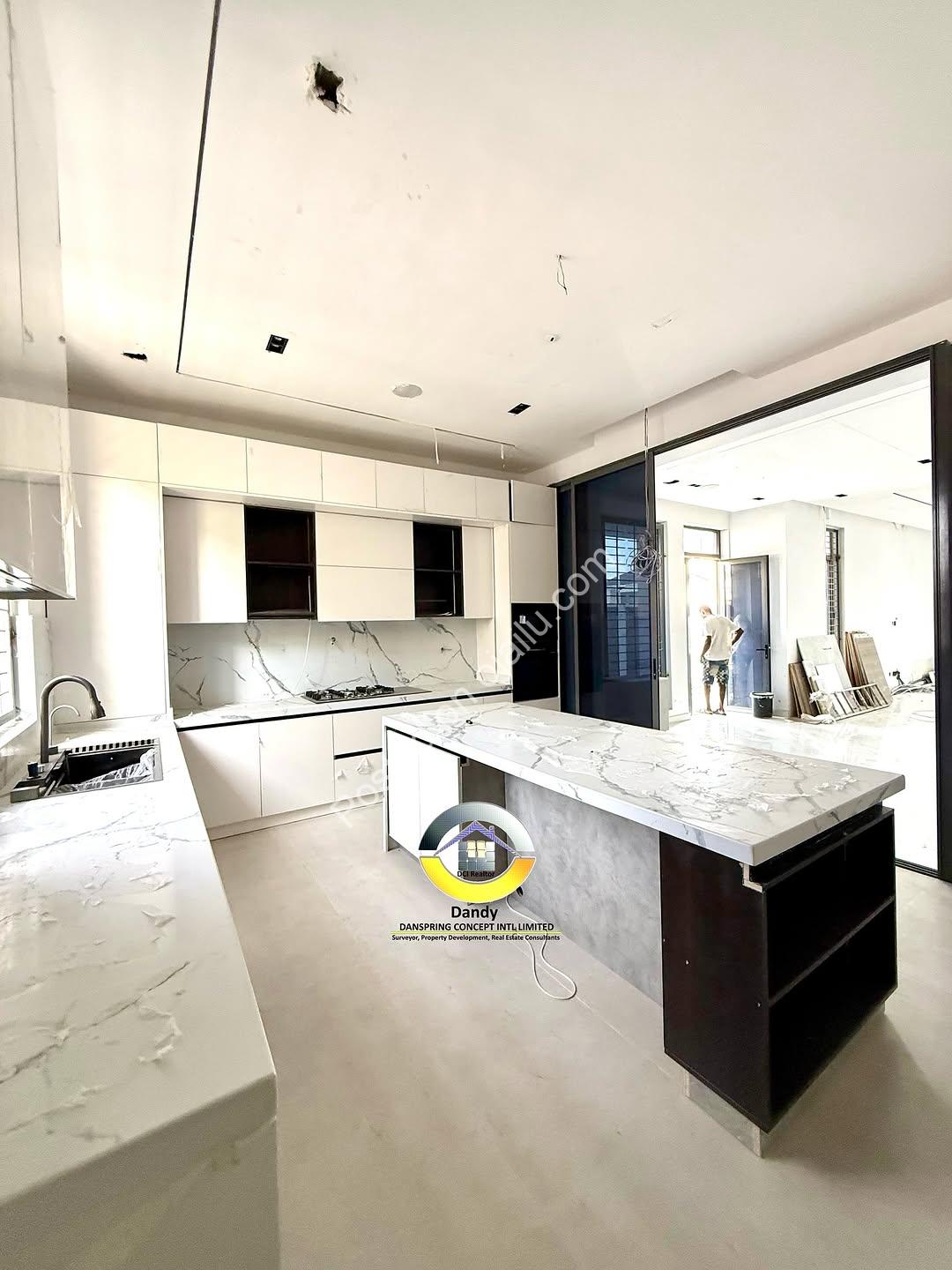 Majestic 6-Bedroom Oasis with Infinity Pool in Lekki