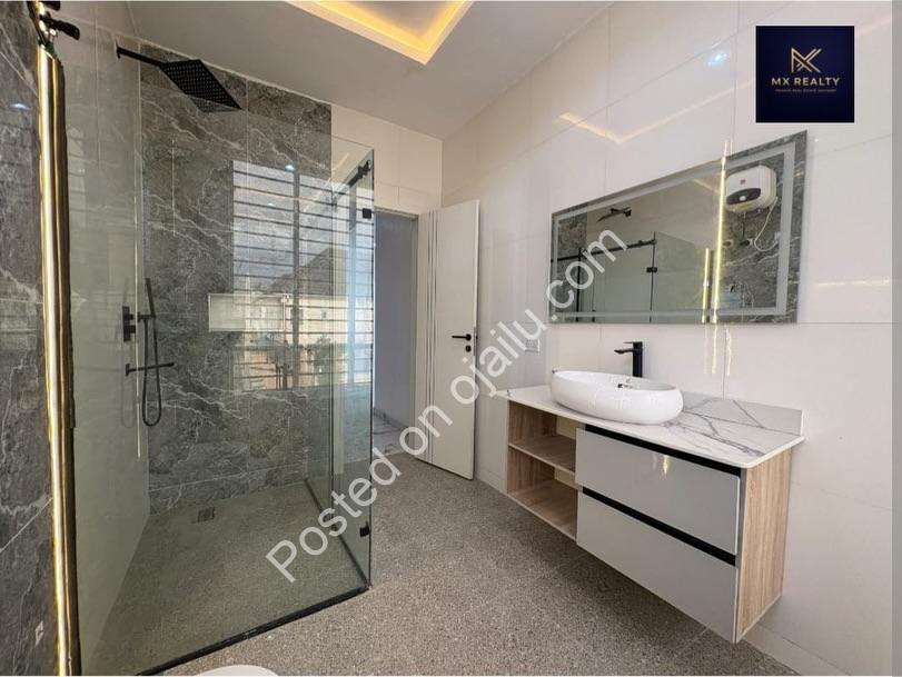 Your Dream Lagos Oasis: 5-Bedroom Haven with Cinema & Pool