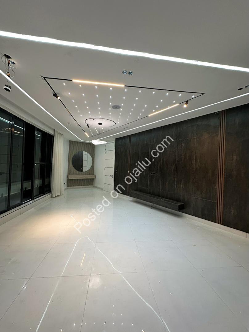 Elegant Family Sanctuary in Chevron with Pool & Gym