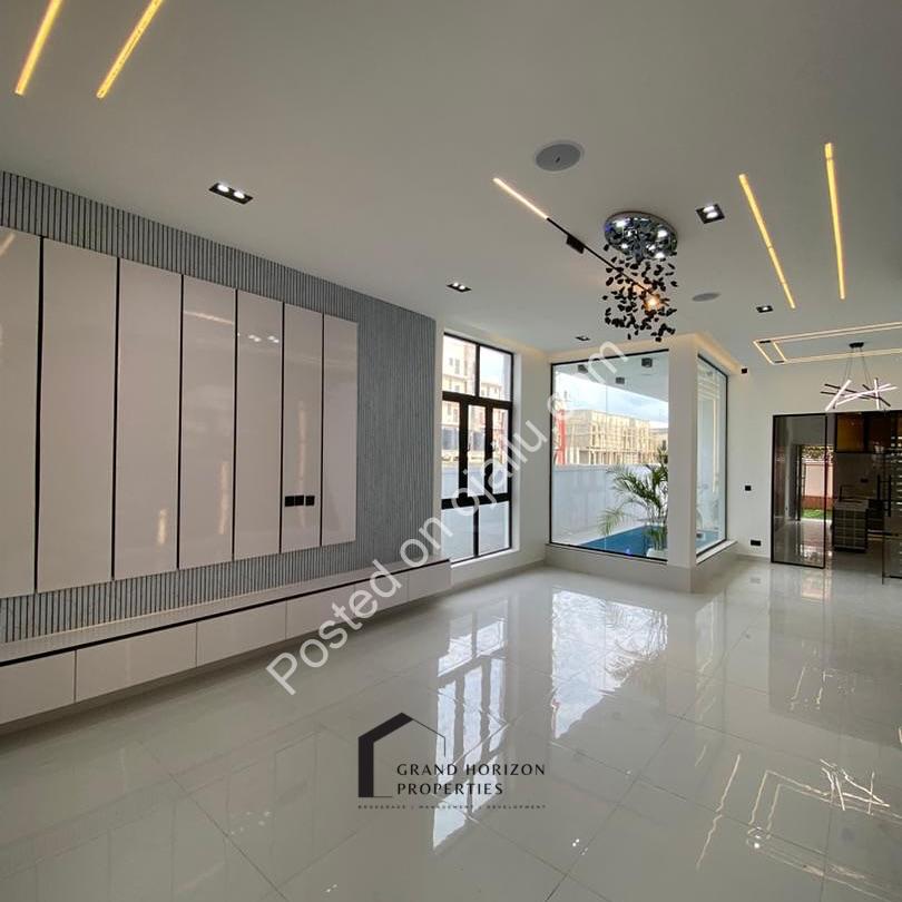 Sleek 5-Bedroom Oasis with Pool in Prime Lekki
