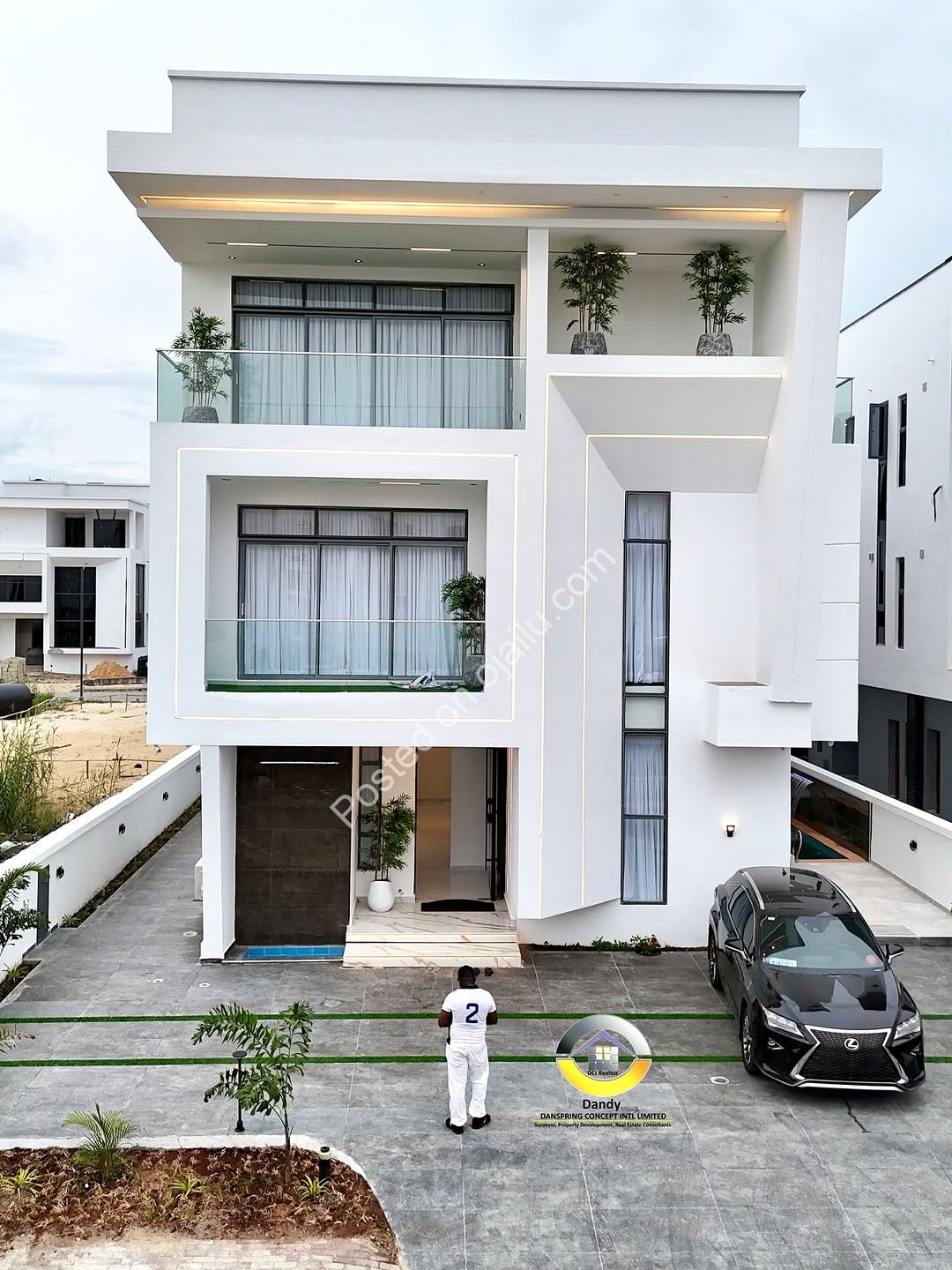 Dream Home in Lekki: Smart 5-Bed Duplex with Pool & Rooftop