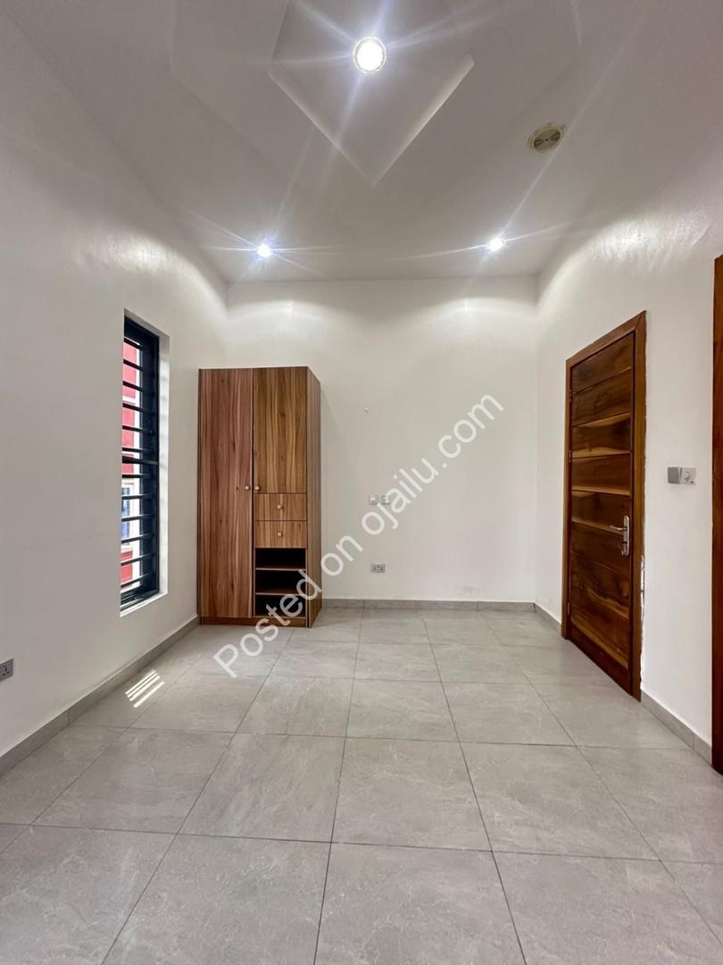 Spacious 4-Bedroom Haven with BQ in Gated Lekki Estate