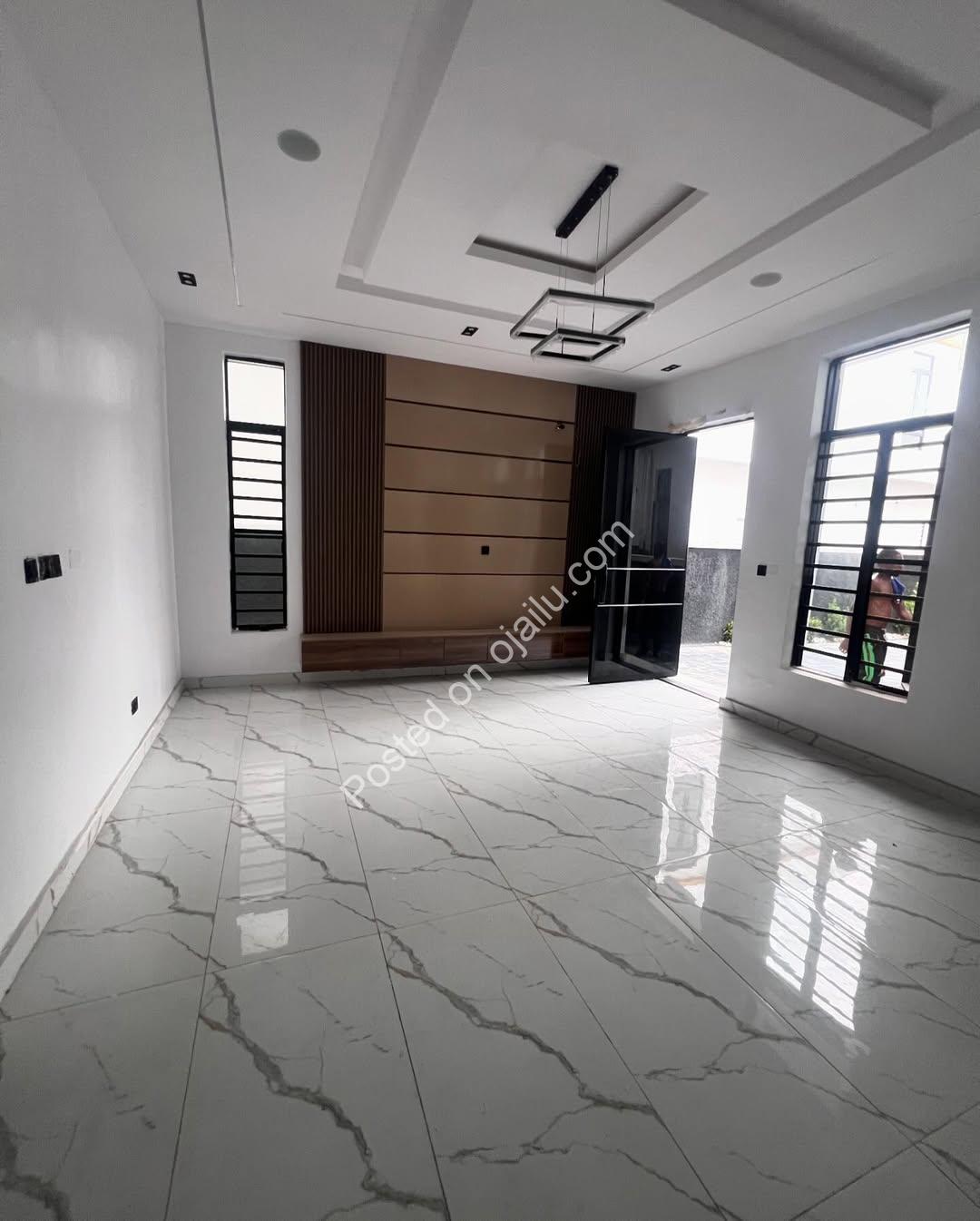 Spacious 4-Bedroom Duplex with En-Suite Bliss in Lekki