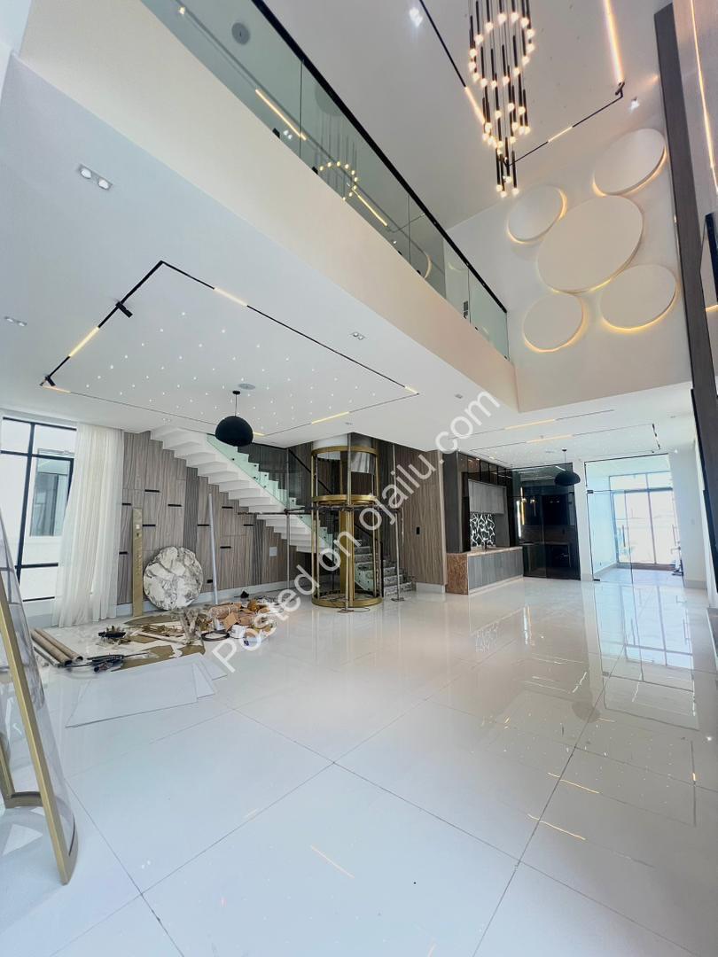 Lagos Luxury: 6-Bed Duplex with Cinema & Pool