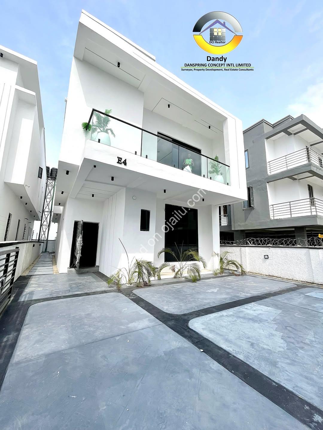 Opulent 5-Bed Haven with Pool in Lekki