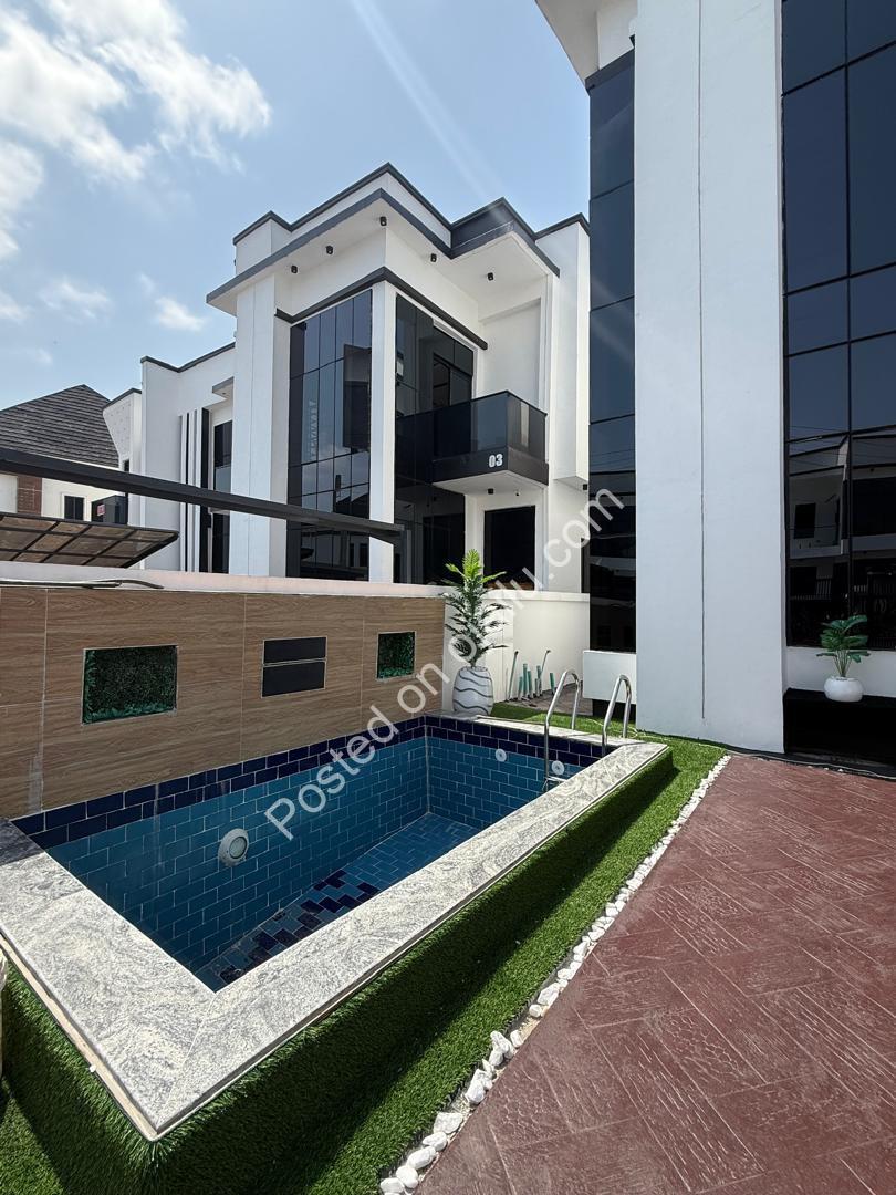 Lekki’s Elite 5-Bedroom Oasis with Pool