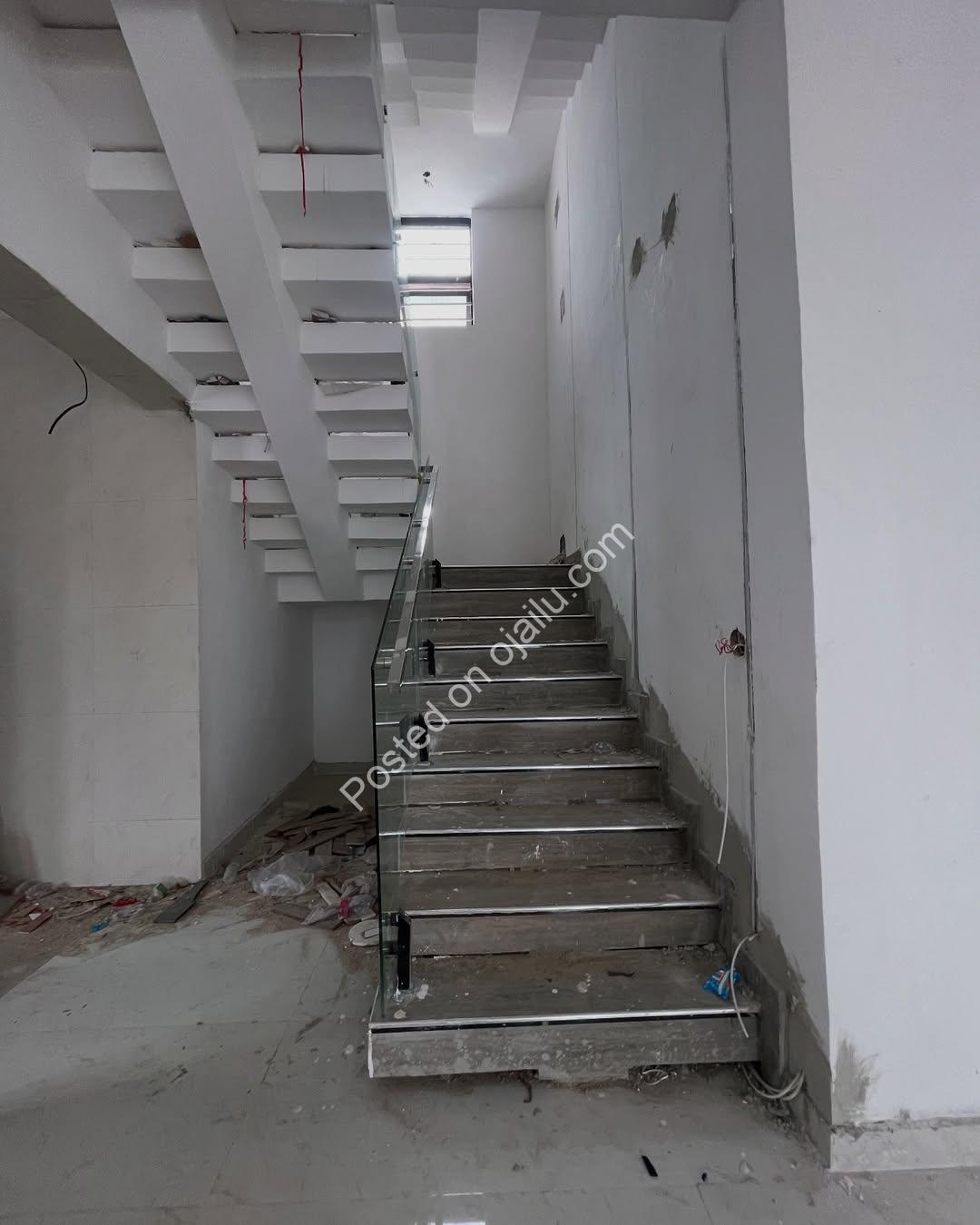 Opulent 5-Bed Duplex with Resort-Style Pool