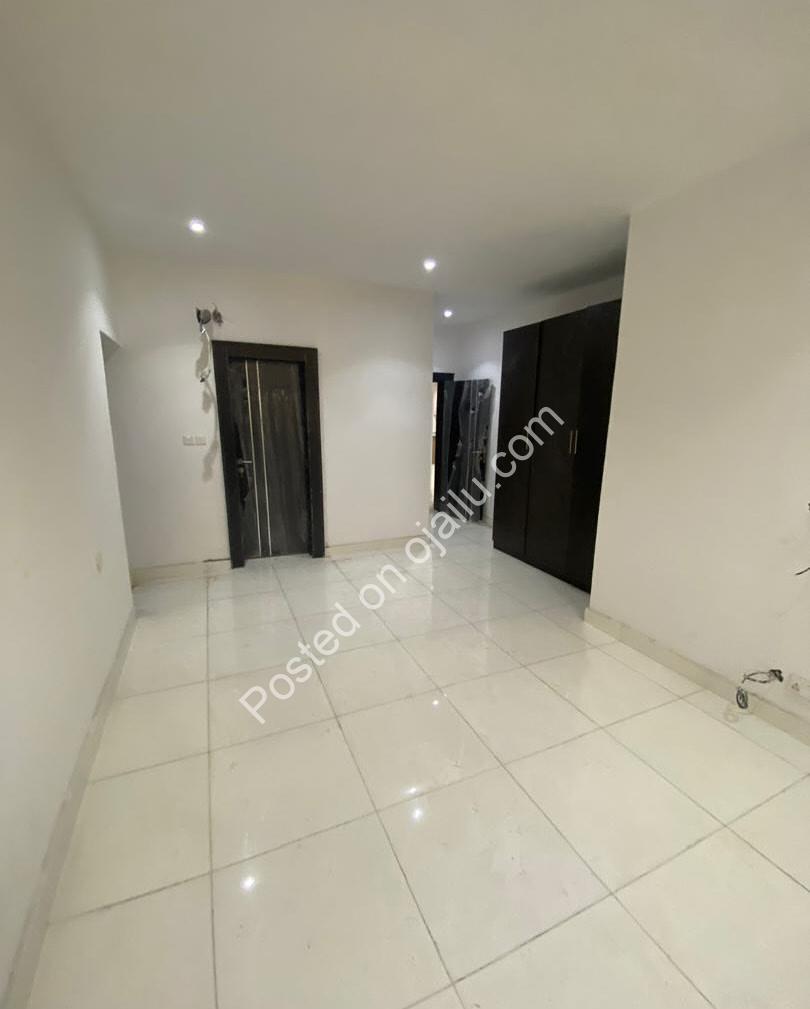 Lekki Oasis: 2-Bed Ensuite Apartment + BQ, N130M