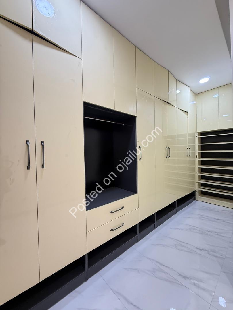 Lekki’s Elite 5-Bedroom Oasis with Pool