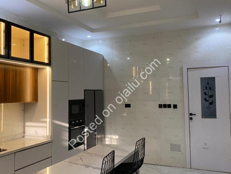 Chevron Haven: 5-Bed Estate with Pool & 24/7 Power