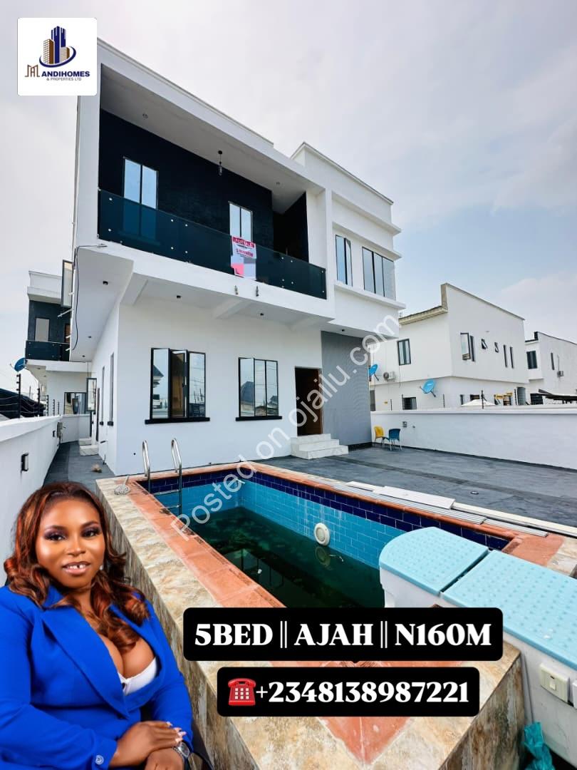Elegant 5-Bedroom Haven with Pool & BQ in Ajah