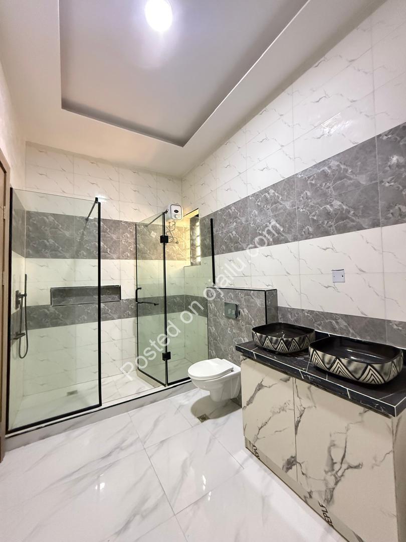 Lekki’s Elite 5-Bedroom Oasis with Pool