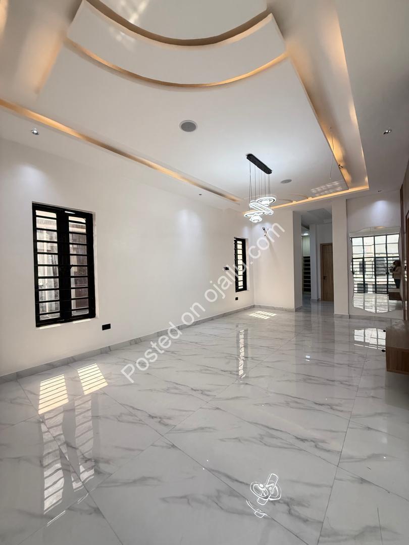 Lekki’s Elite 5-Bedroom Oasis with Pool