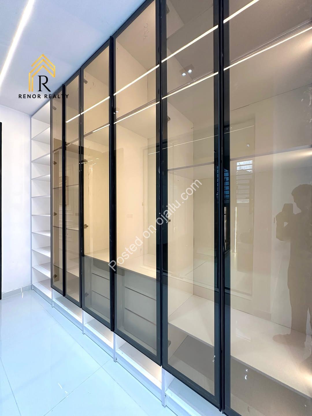 Sleek 5-Bedroom Haven with Resort-Style Pool in Ikota