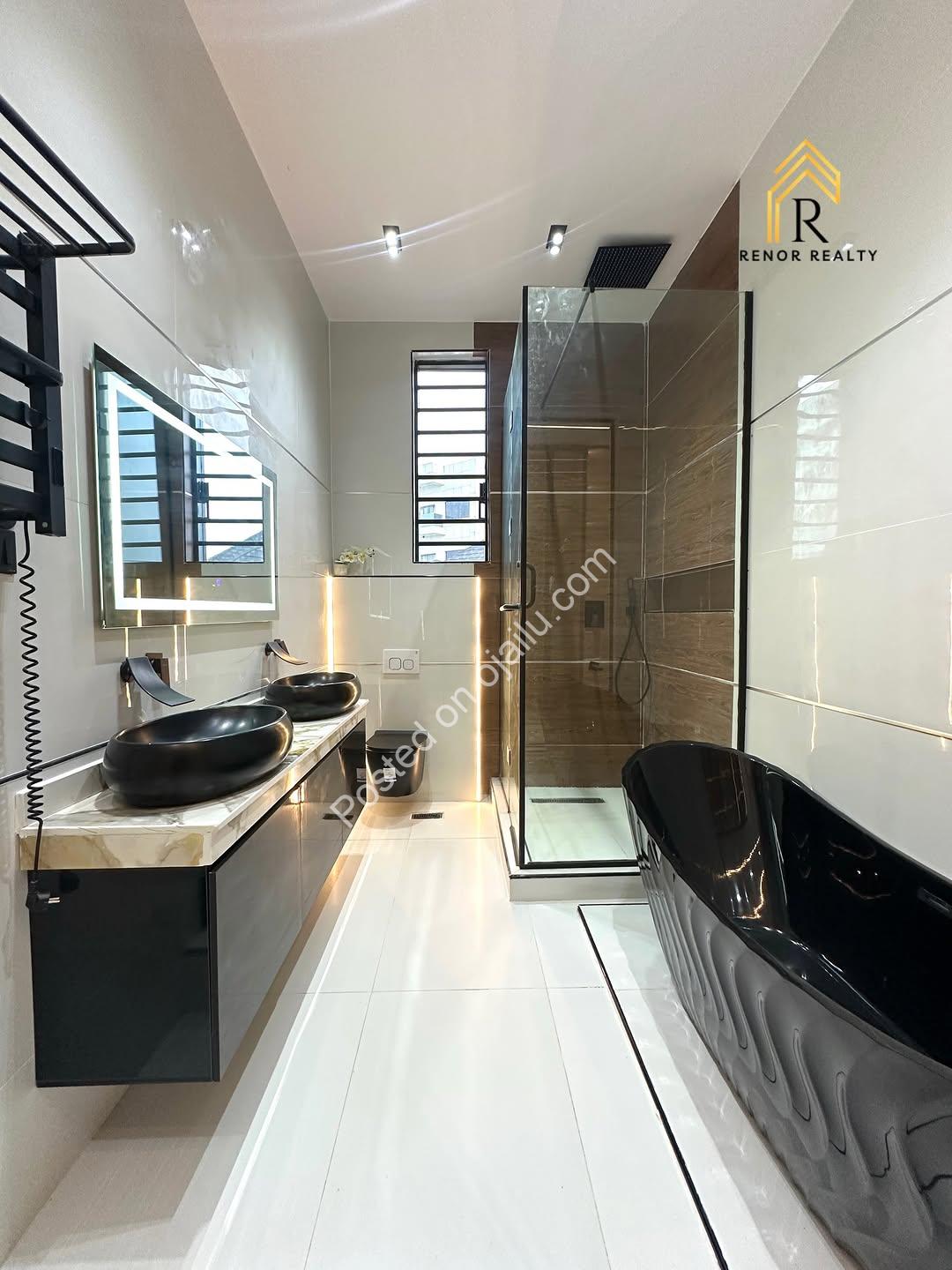 Sleek 5-Bedroom Haven with Resort-Style Pool in Ikota