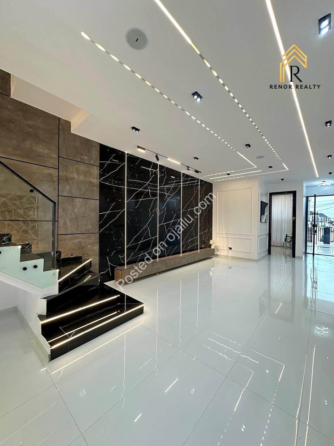 Sleek 5-Bedroom Haven with Resort-Style Pool in Ikota