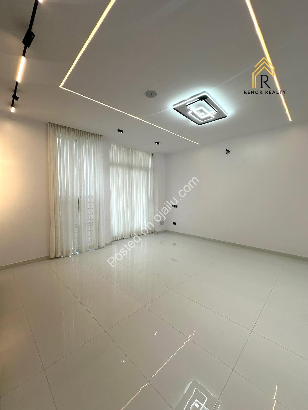 Sleek 5-Bedroom Haven with Resort-Style Pool in Ikota