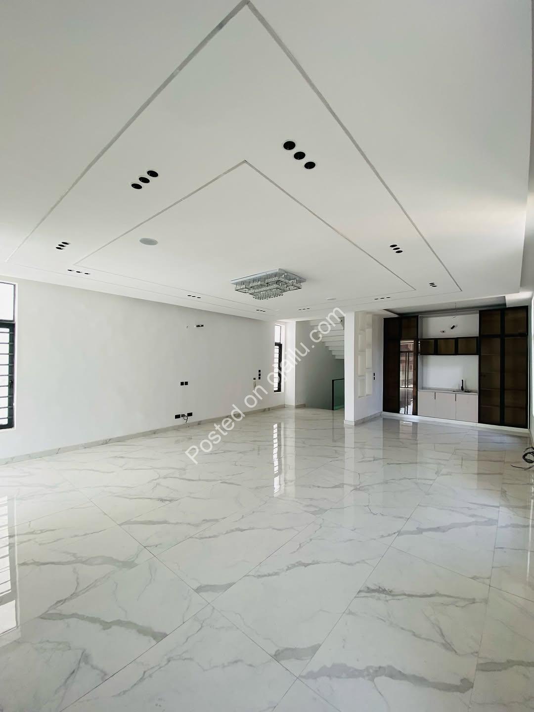 Chevron’s Crown Jewel: 5-Bed Poolside Estate