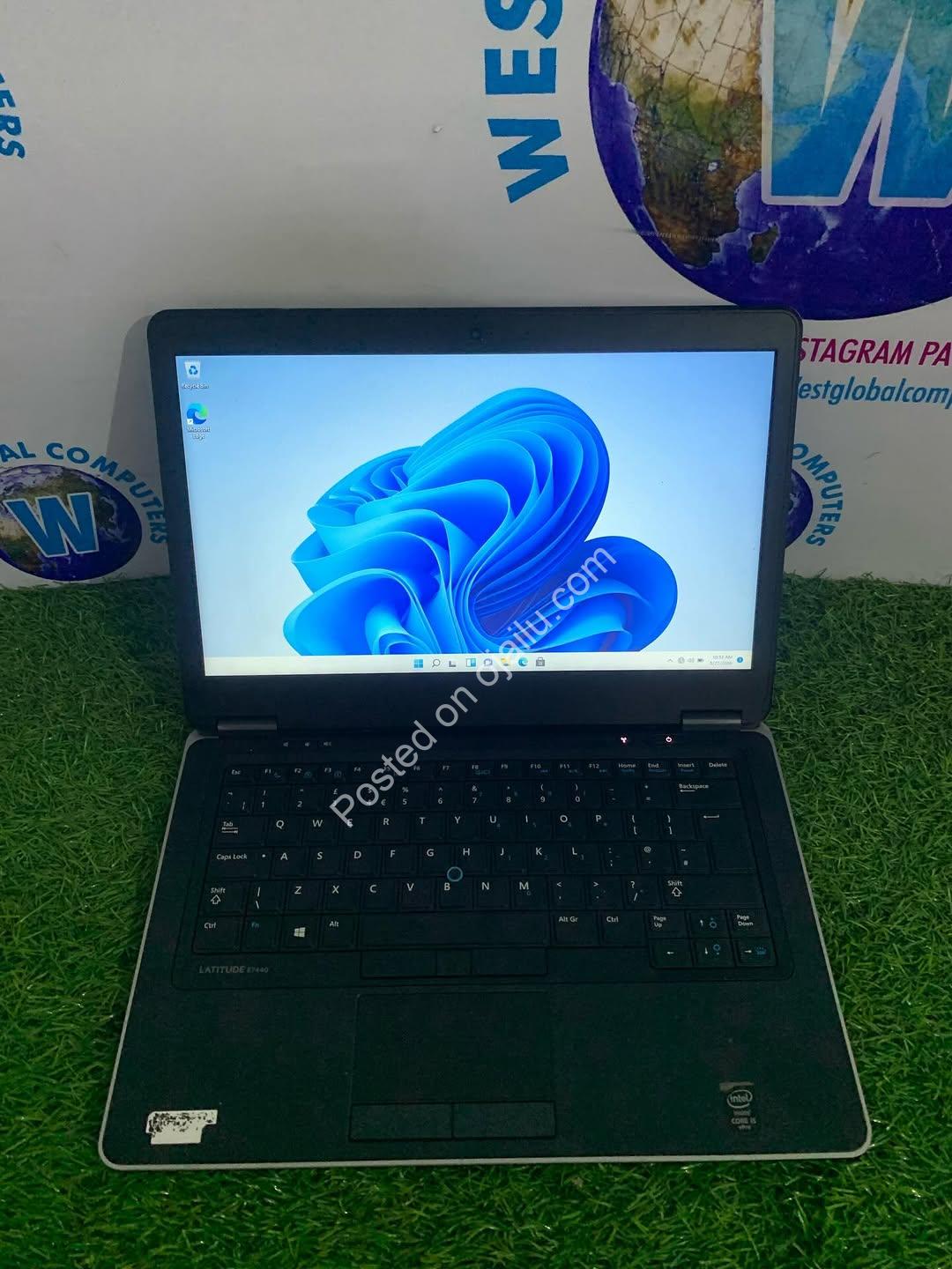 Unleash Power: Dell Latitude 7440 with i5 & Backlit Keyboard
