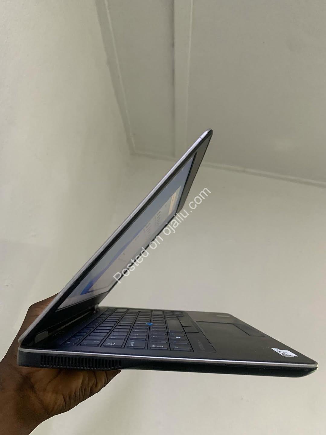Unleash Power: Dell Latitude 7440 with i5 & Backlit Keyboard