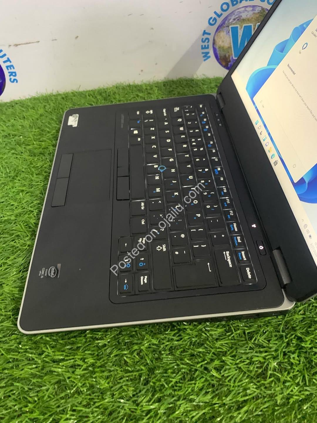 Unleash Power: Dell Latitude 7440 with i5 & Backlit Keyboard