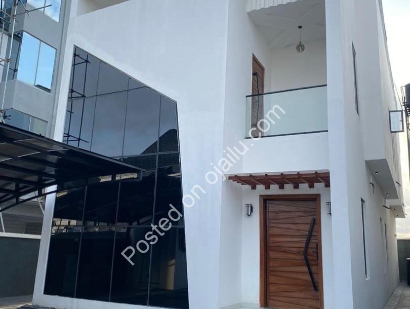 Chevron Haven: 5-Bed Estate with Pool & 24/7 Power