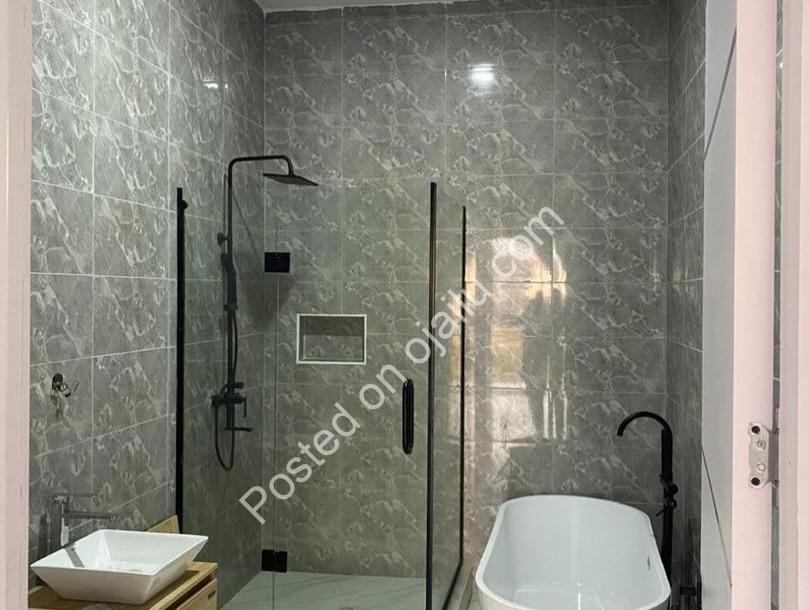 Chevron Haven: 5-Bed Estate with Pool & 24/7 Power