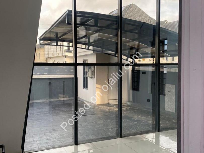 Chevron Haven: 5-Bed Estate with Pool & 24/7 Power