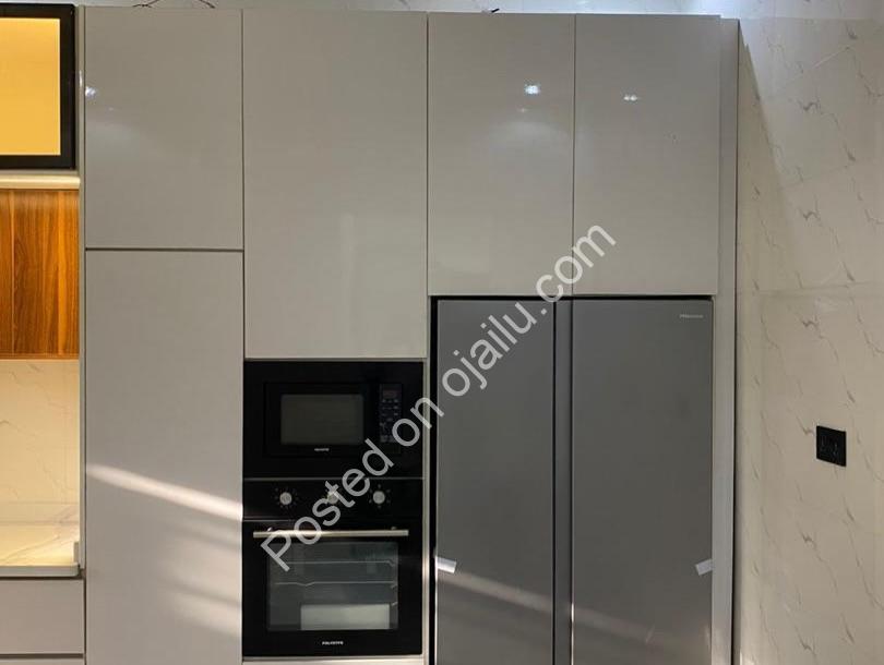 Chevron Haven: 5-Bed Estate with Pool & 24/7 Power