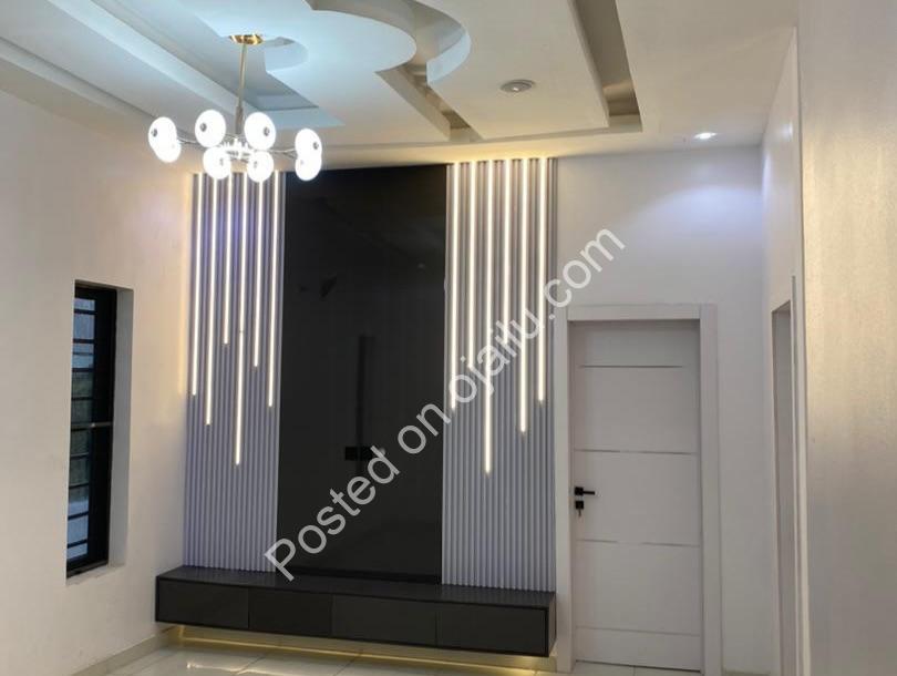 Chevron Haven: 5-Bed Estate with Pool & 24/7 Power