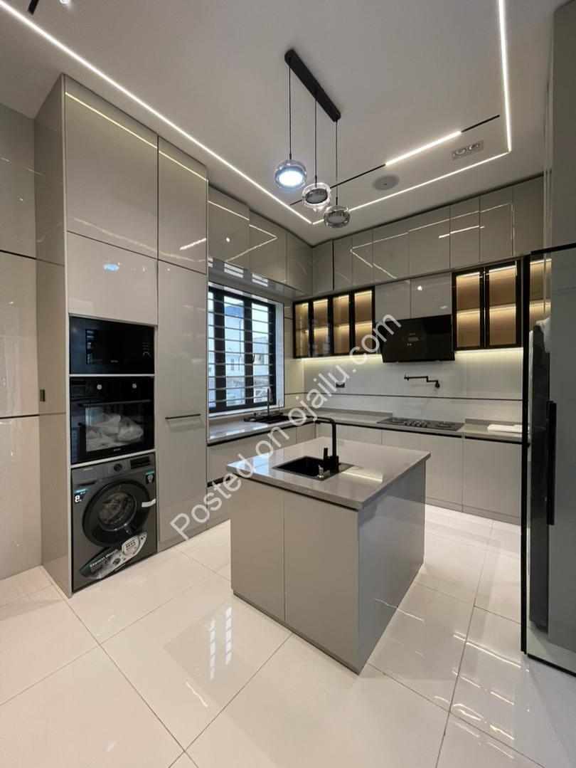 Elegant 5-Bedroom Duplex with Pool in Prime Lekki