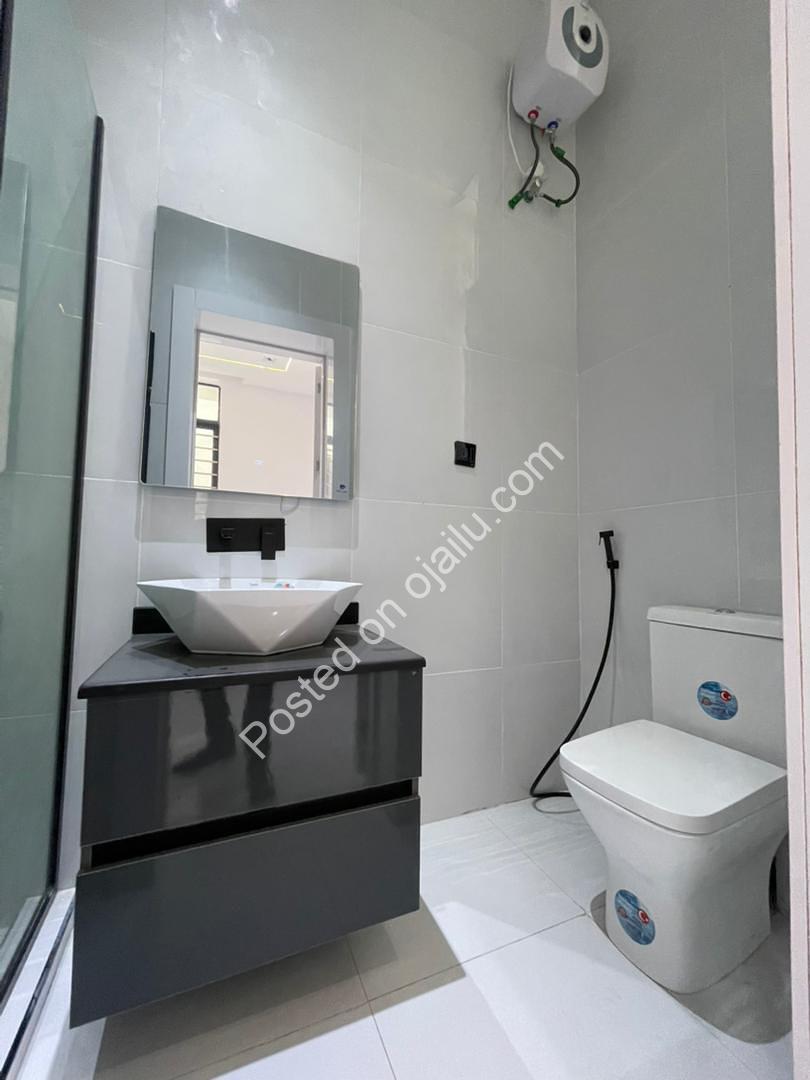 Elegant 5-Bedroom Duplex with Pool in Prime Lekki