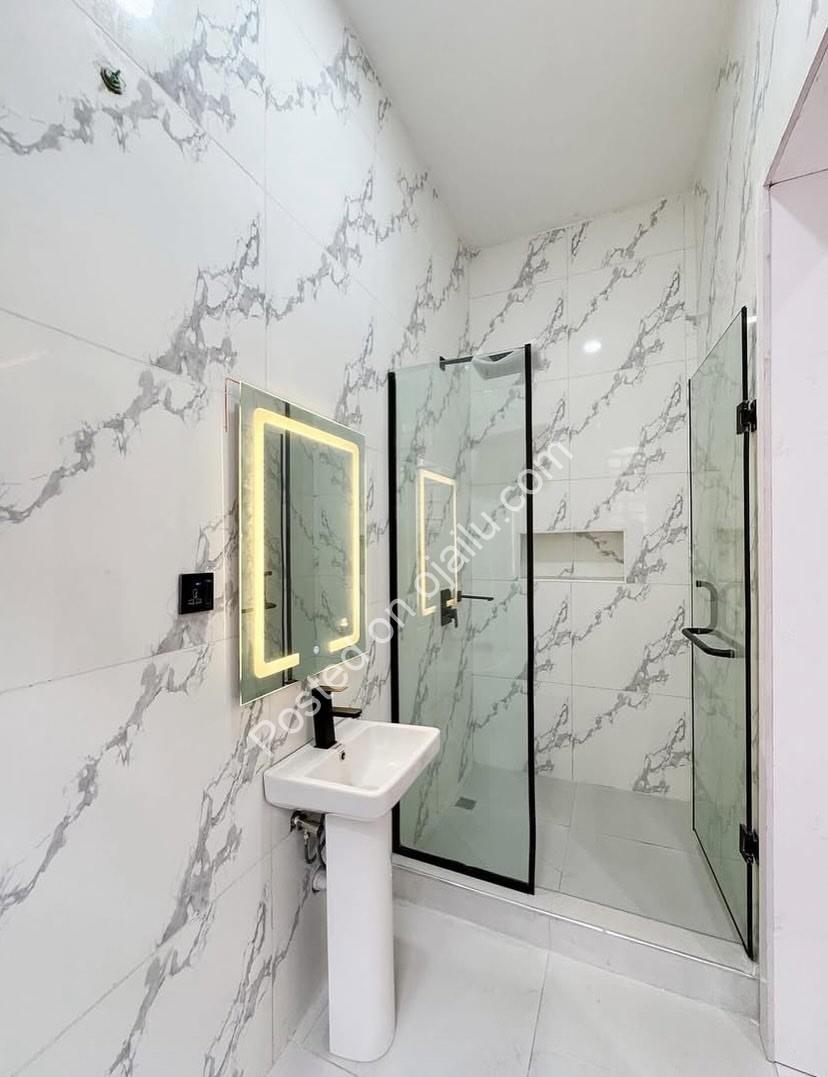 Lekki’s Ultimate 5-Bedroom Duplex with Pool