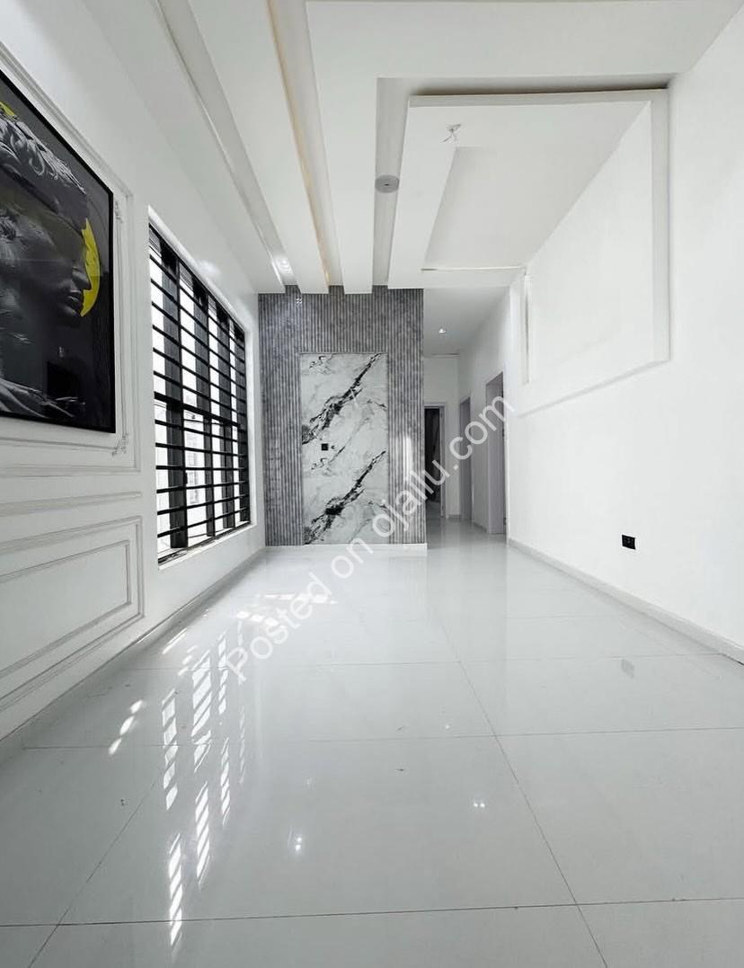 Lekki’s Ultimate 5-Bedroom Duplex with Pool