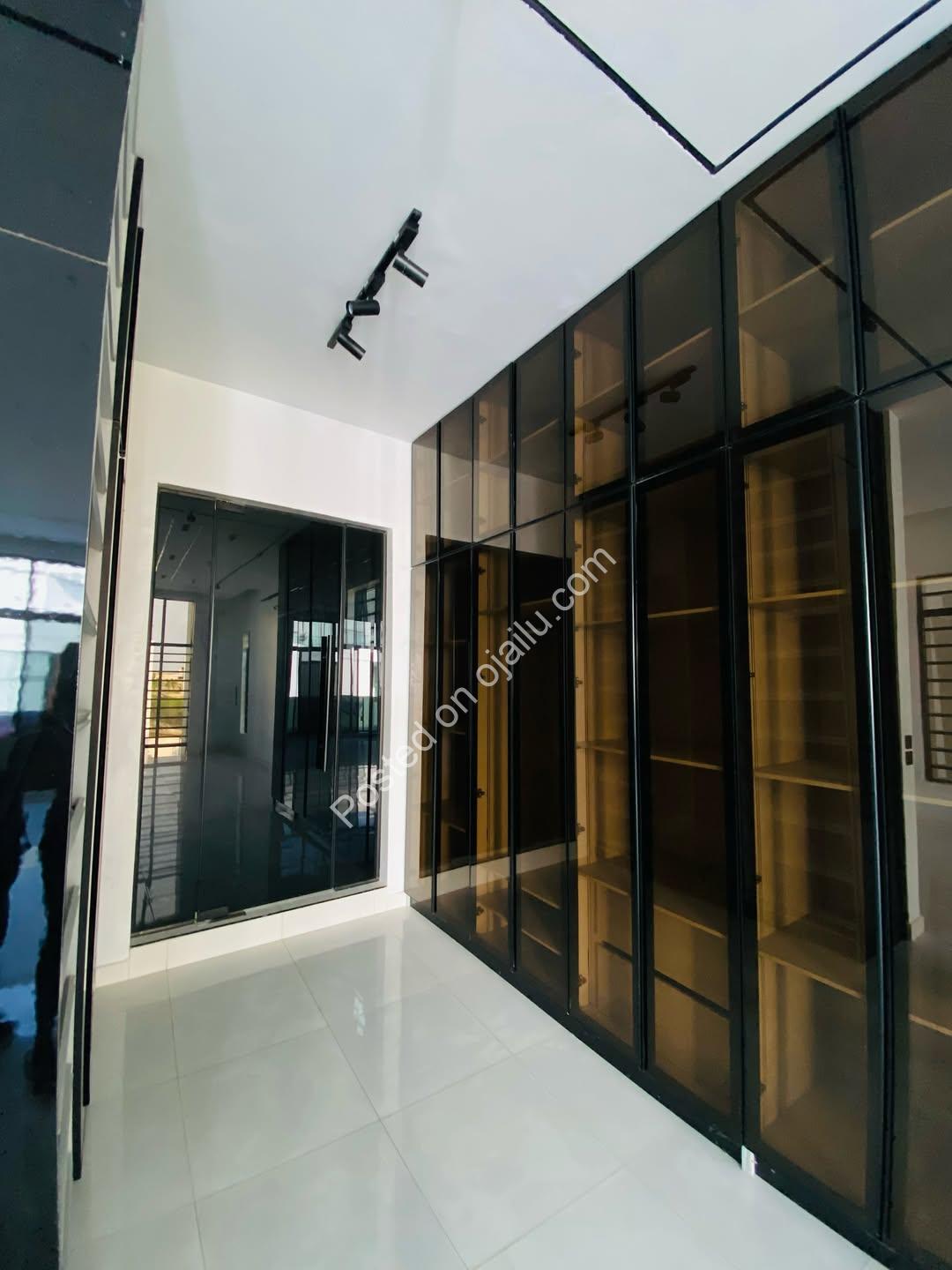 Exquisite 5-Bed Chevron Duplex | Prime Investment