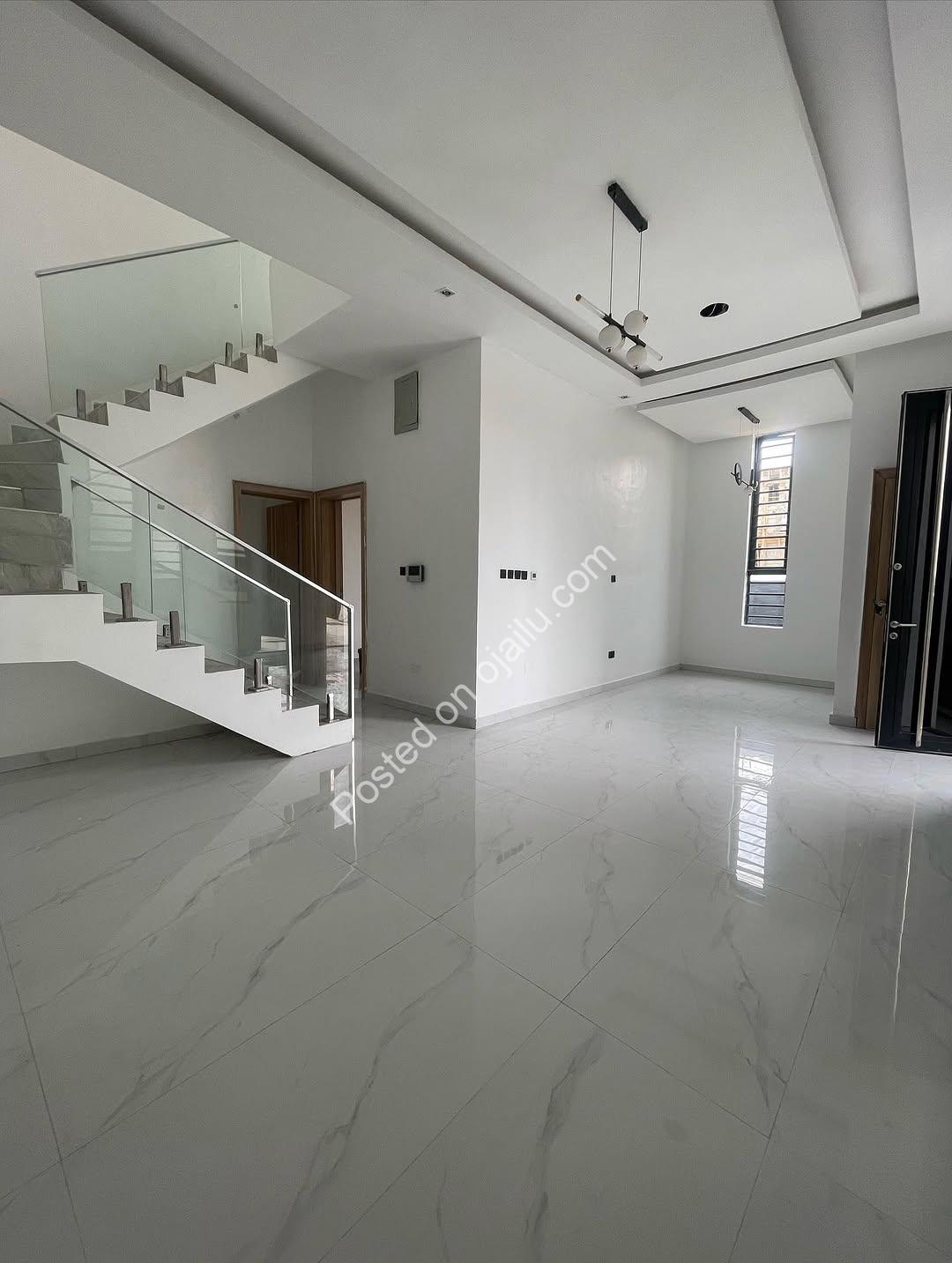 Chevron’s Crown Jewel: 4-Bed Ensuite Haven