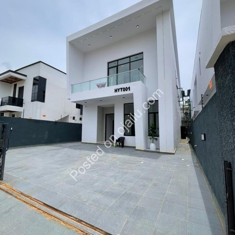 Exquisite 5-Bedroom Duplex in Prime Chevron Lekki