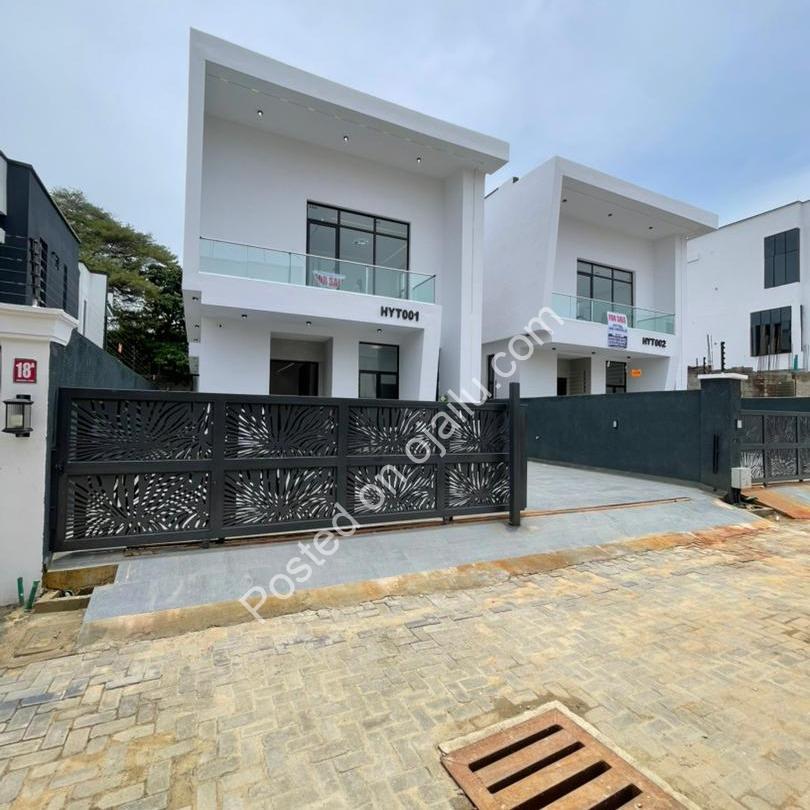 Exquisite 5-Bedroom Duplex in Prime Chevron Lekki