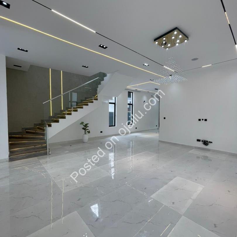Exquisite 5-Bedroom Duplex in Prime Chevron Lekki