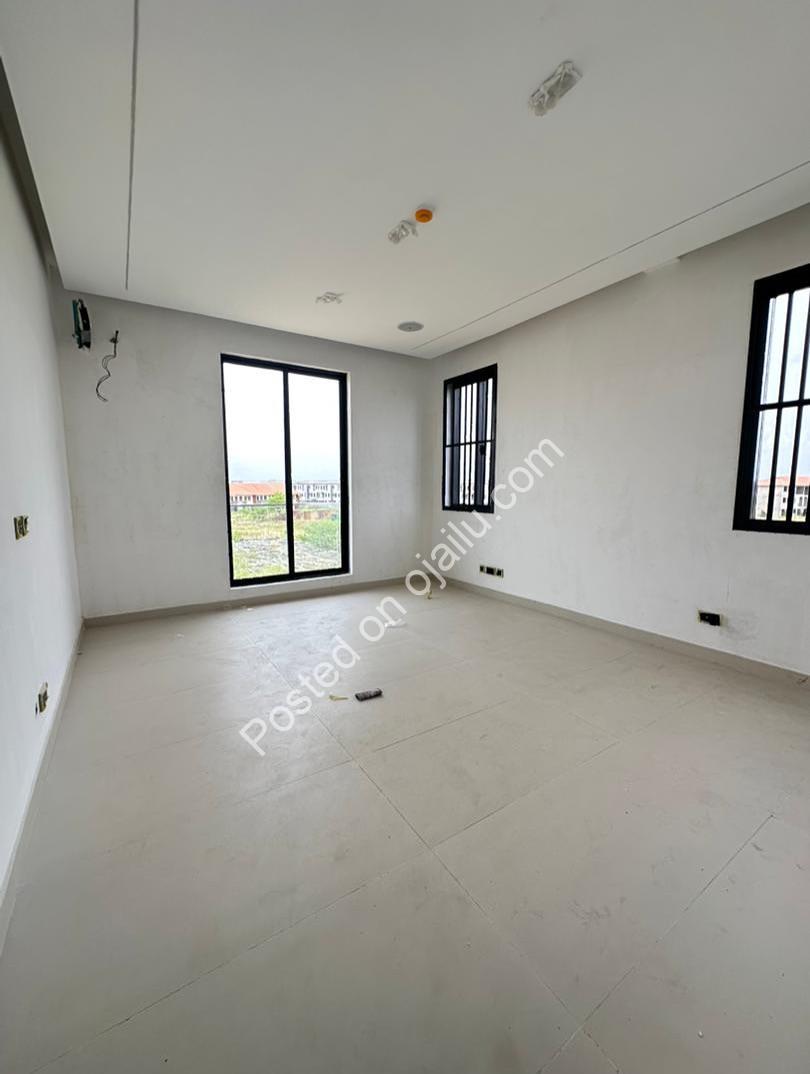 Sleek 5-Bed Duplex with Rooftop & Pool in Ikate