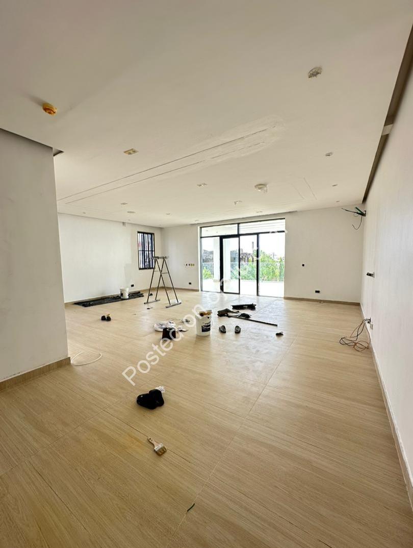 Sleek 5-Bed Duplex with Rooftop & Pool in Ikate