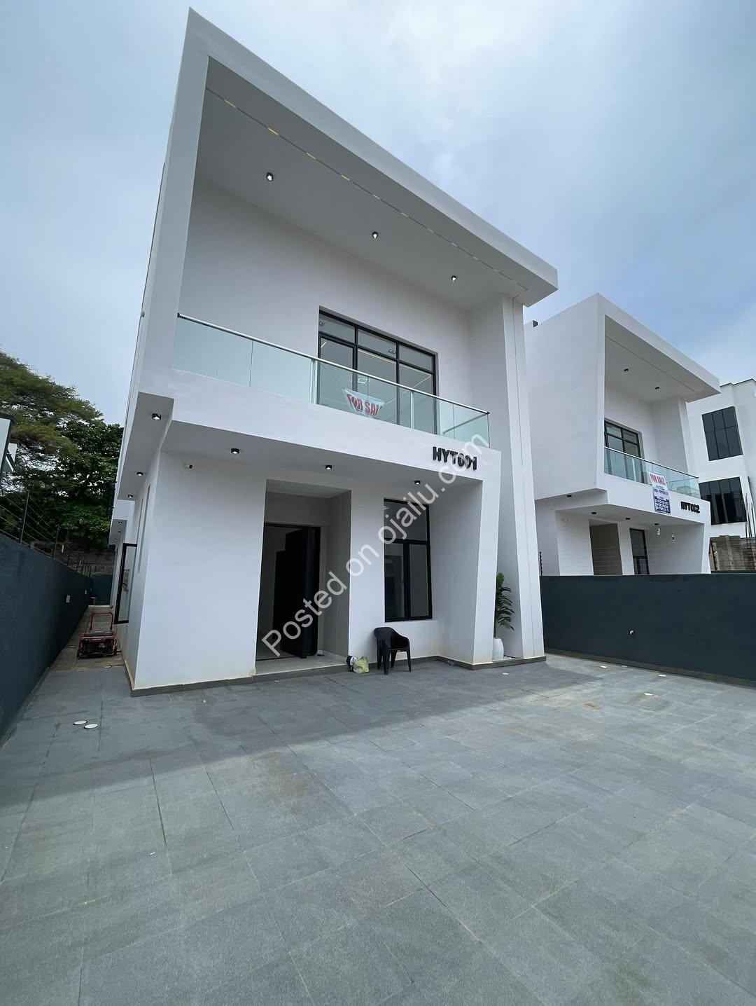 Stunning 5-Bedroom Duplex with Pool in Lekki