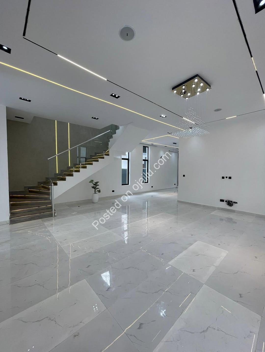 Stunning 5-Bedroom Duplex with Pool in Lekki