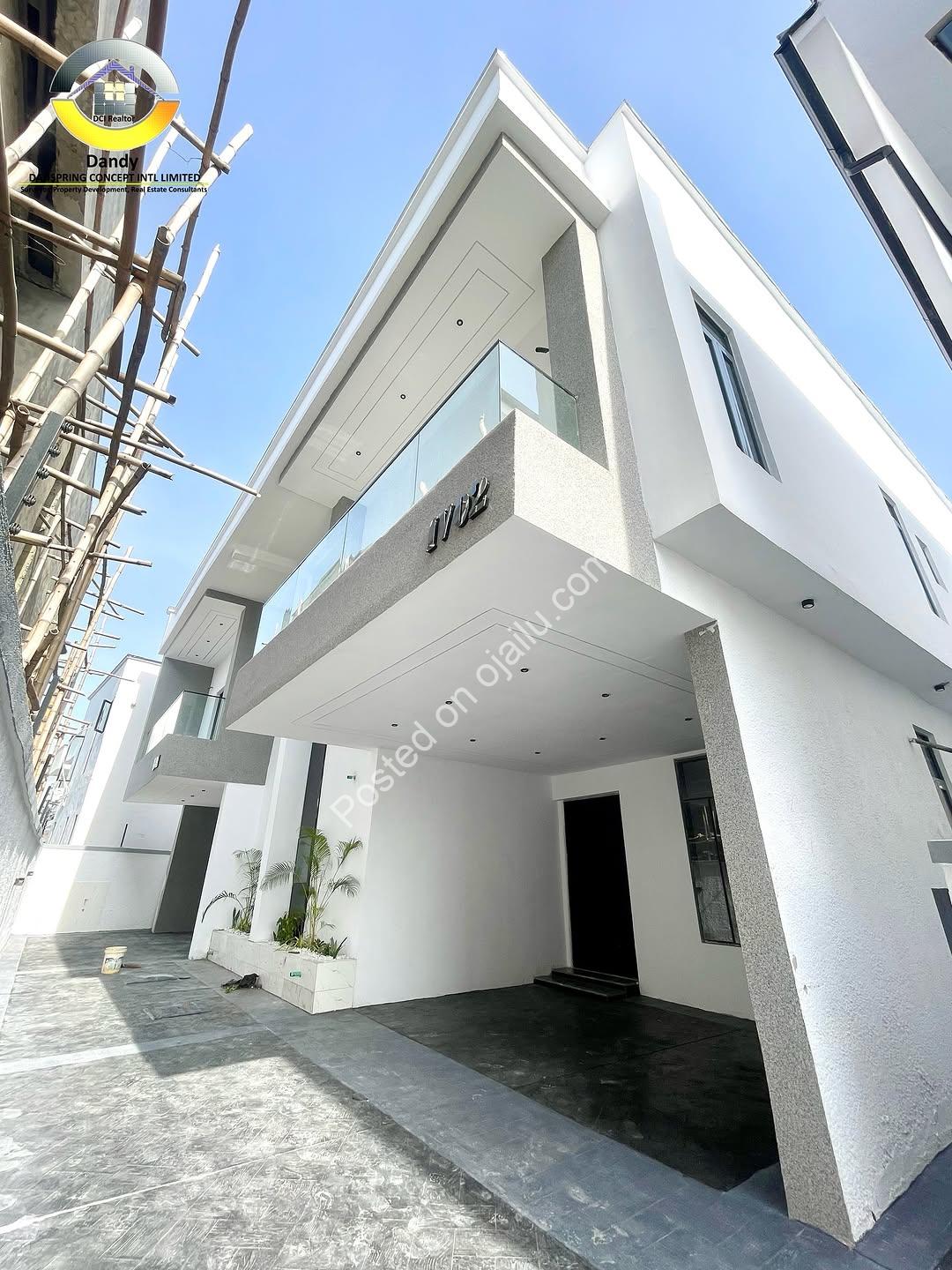 Lekki’s Ultimate Family Oasis: 4BR Ensuite Duplex