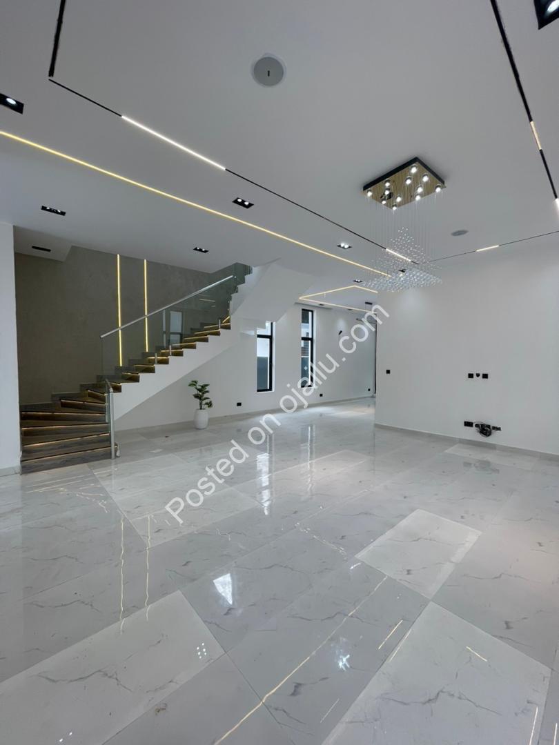 Chevron’s Finest: Your Private Poolside Sanctuary Awaits