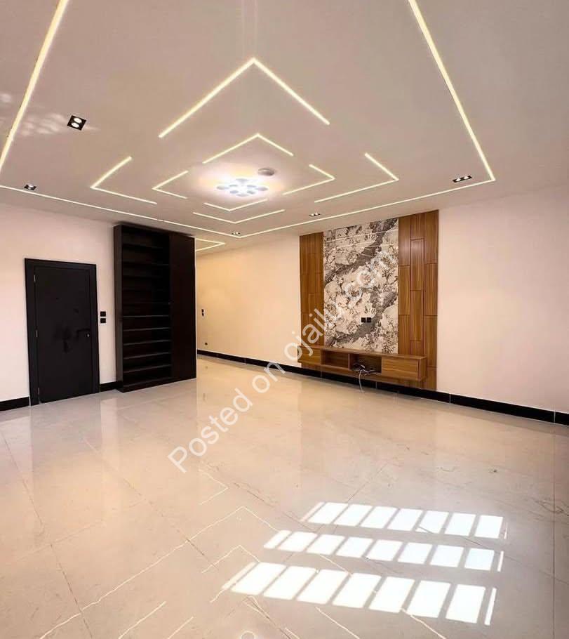 Stunning 5-Bed Lekki Duplex with Rooftop Terrace