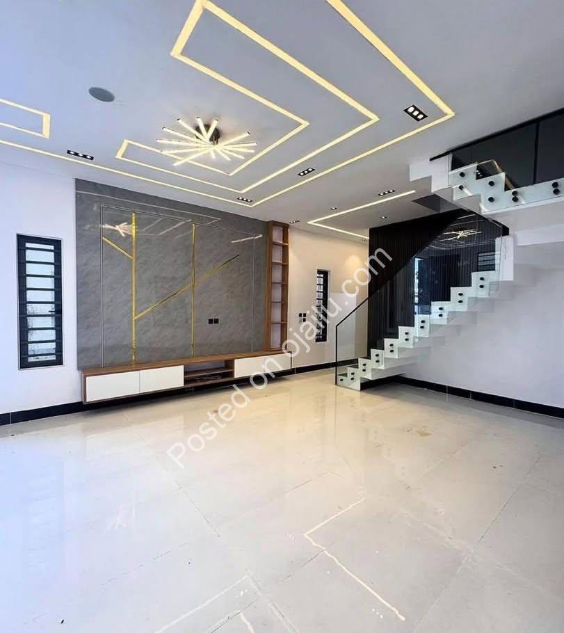 Stunning 5-Bed Lekki Duplex with Rooftop Terrace