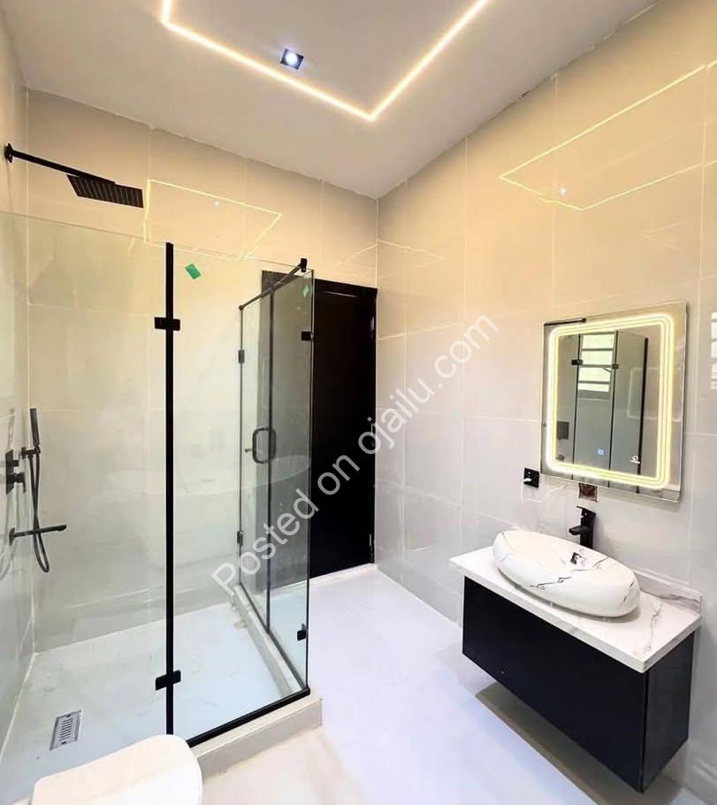 Stunning 5-Bed Lekki Duplex with Rooftop Terrace