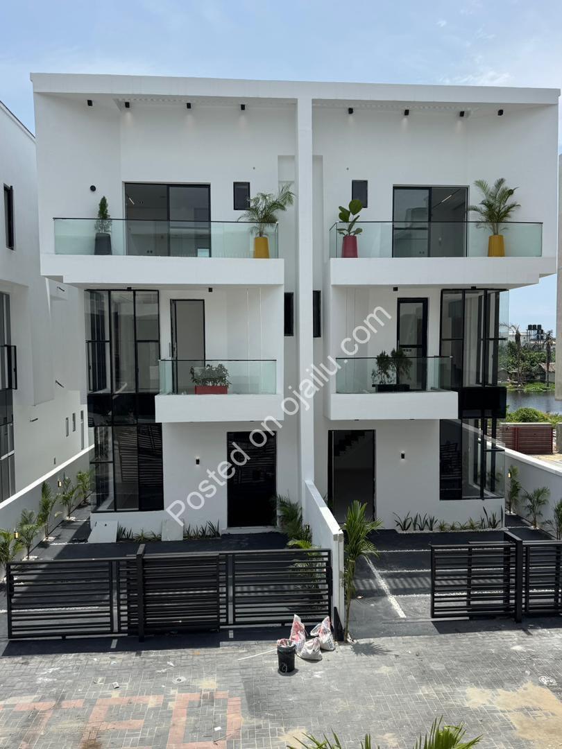 Lekki Luxury: 4-Bed Ensuite Duplex with BQ